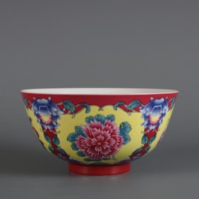 Enamel-painted rouge-red ground openwork floral pattern bowl