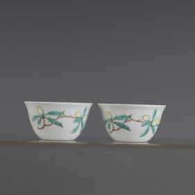 A pair of famille rose pipa-patterned cups