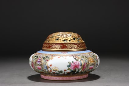 Famille Rose Floral Pattern Covered Jar