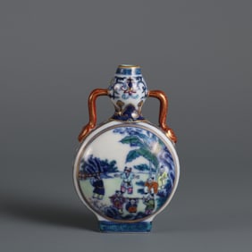 Doucai and gold-painted children's play pattern small gourd-shaped flat bottle