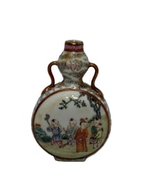 Famille Rose Gourd Vase with Children at Play Design
