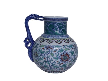 Doucai intertwined flower watering