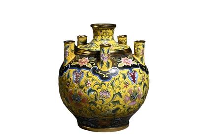 Enamel-painted floral scroll Duomu teapot, scholar's ornament