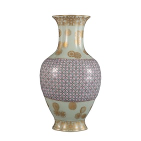 Famille Rose Gilded Ball Flower Ribbon Bun Vase