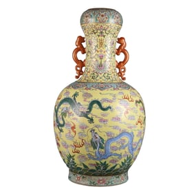 Yellow-ground famille rose cloud and dragon pattern double-glass dragon handle large vase