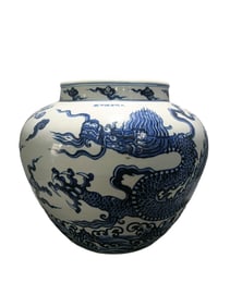 Blue and white porcelain jar with auspicious cloud and dragon design