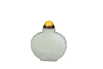 Hetian jade dragon pattern snuff bottle scholar's ornament
