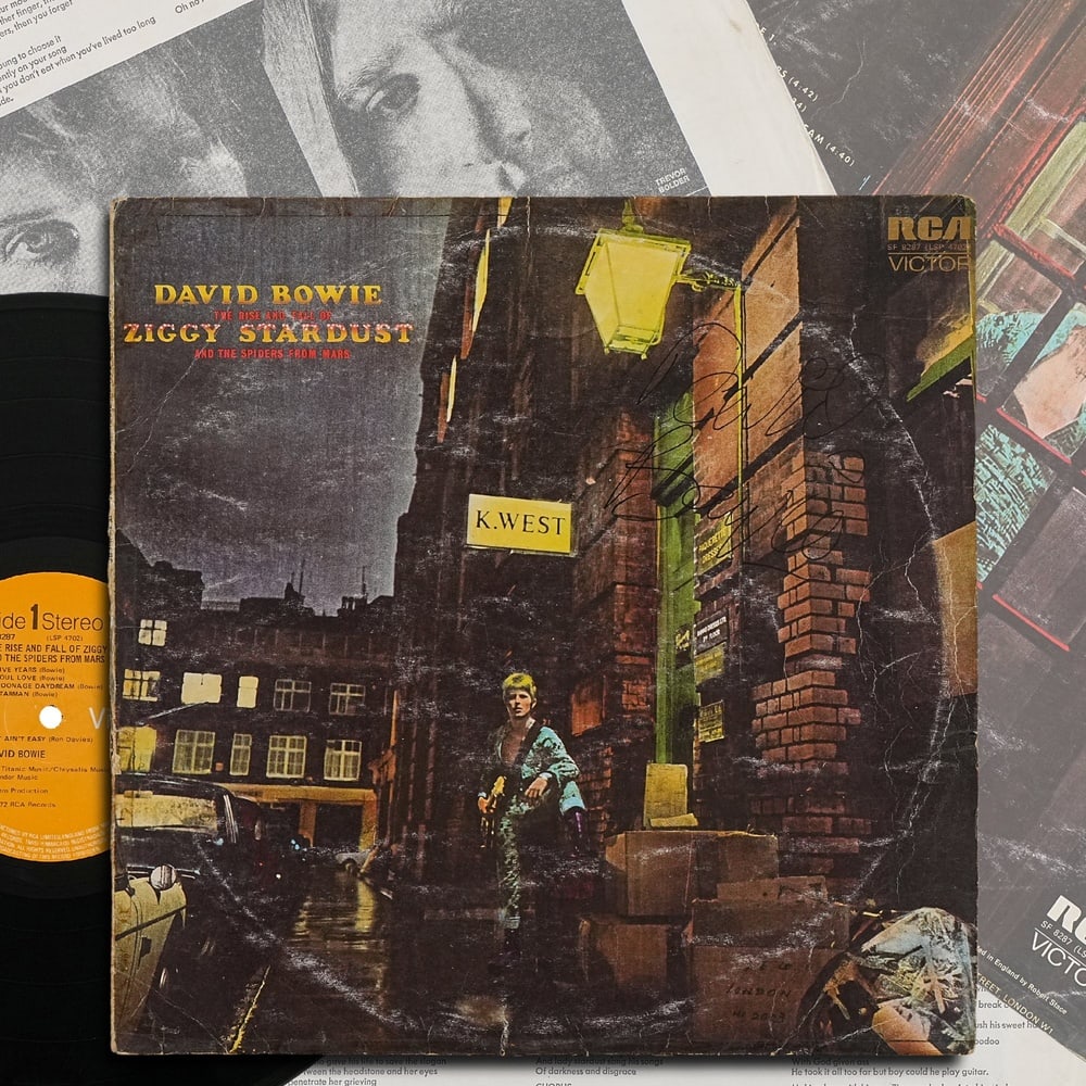 DAVID BOWIE SIGNED "THE RISE AND FALL OF ZIGGY STARDUST AND THE SPIDERS FROM MARS" UK FIRST PRESSING (1 of 7)