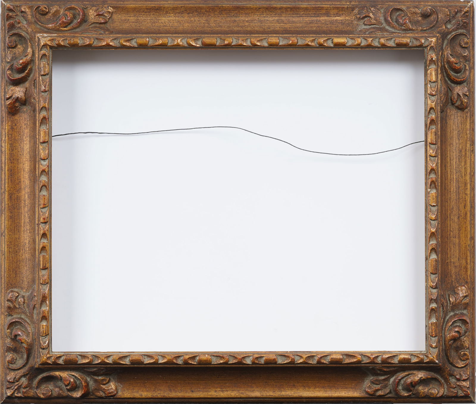 Antique American Gold Giltwood Arts and Crafts Impressionist Frame: Antique American oil painting frame. Measurements are listed verso as overall, rabbet and sight size, 23 by 29, 17.5 by 21.25, and 16.6 by 20.5 respectively. Please see all images for condition. For d