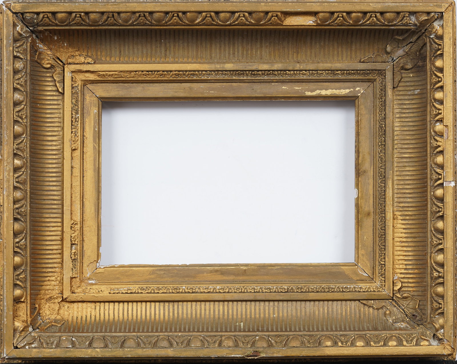 Antique American Gold Giltwood Hudson River School Fluted Cove Oil Painting Frame: Antique American oil painting frame. Measurements are listed verso as overall, rabbet and sight size, 14 by 18, 7 by 10.25, and 6.5 by 9.5 respectively. Please see all images for condition. For detail