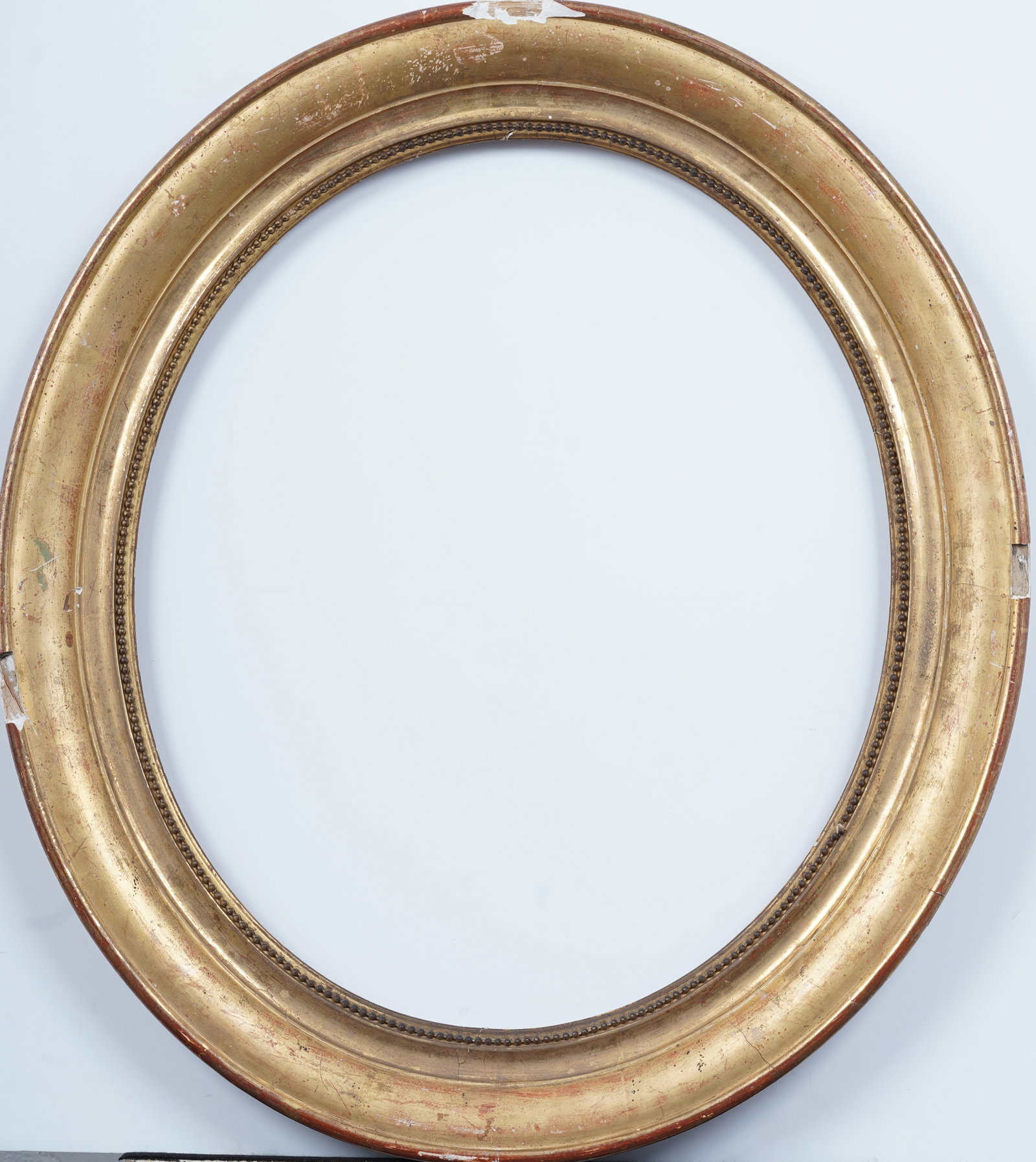 Antique American Original Oval Gitlwood Oil Painting Frame: Antique American oil painting frame. Sizes are written verso, 26 x24 overall, 22 x 19 rabbet and then 17 x 20.5 sight size. Please see all images for condition. Size is measured and written on the bac