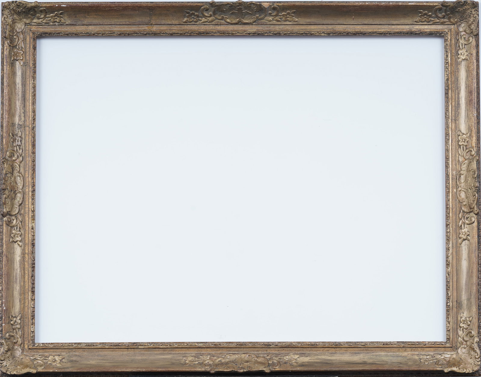 Antique Large Carved Newcomb Macklin Rare Flower Design American Original Oil Painting Frame: Vintage American oil painting frame. Sizes are written verso, 32 x 40 overall, 27 x 35 rabbet and then 26.25 x 34.25 sight size. Please see all images for condition. Size is measured and written on th