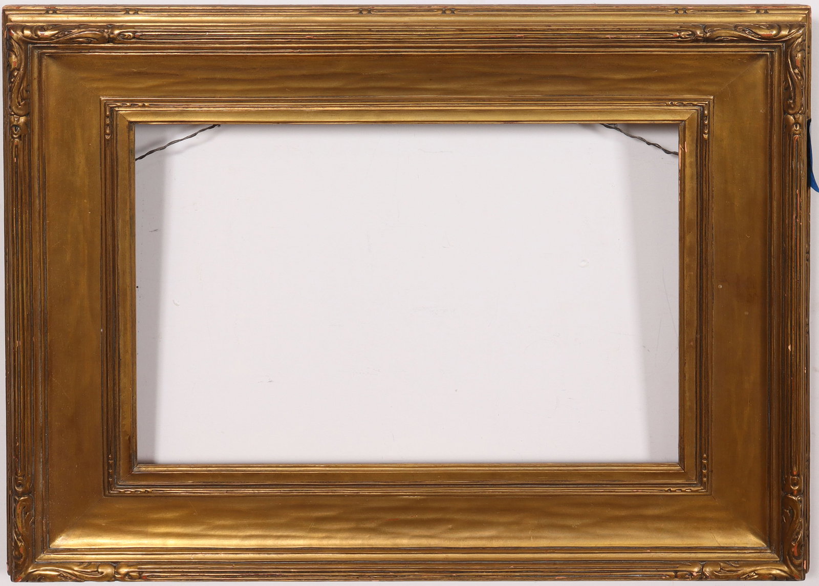 Antique American Newcomb Macklin Giltwood Oil Painting Exhibition Frame Fits 12x16: Antique American oil painting frame. Measuring: 19 by 23 inches overall, and 12 by 16 painting alone. Please see all images for condition. Size is measured and written on the back of the painting or n