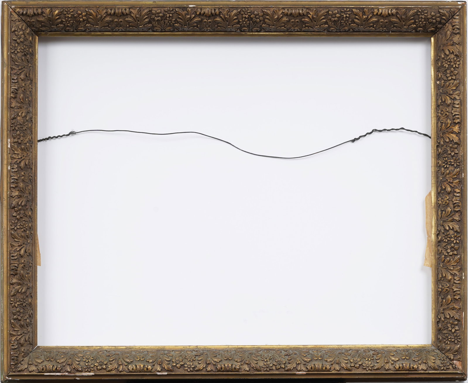 Antique Gilded Cove Applied Daisy and Acanthus Leaf Ornament Oil Painting Frame Fits 25.25" x 32": Antique carved oil painting frame. Measuring: 30.75 by 37.5 inches overall, 25.25 by 32 rabbet size, and 24.5 by 31.25 sight size. Please see all images for condition. Size is measured and written on 