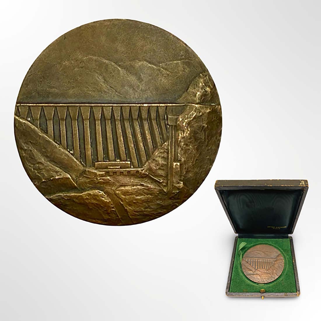 A Rare Pahlavi Kingdom 1962 Sefid Roud Dam Inauguration Commemorative Bronze Medal: IRAN Pahlavi Kingdom Rare Sefid Roud Dam Inauguration Bronze Medal, circa 1962 by Arthus Bertrand Paris. Diameter: 2.4" (60 mm). Measurements of the Presentation Case: H 1" x L 3.75" x W 3.75". Descri