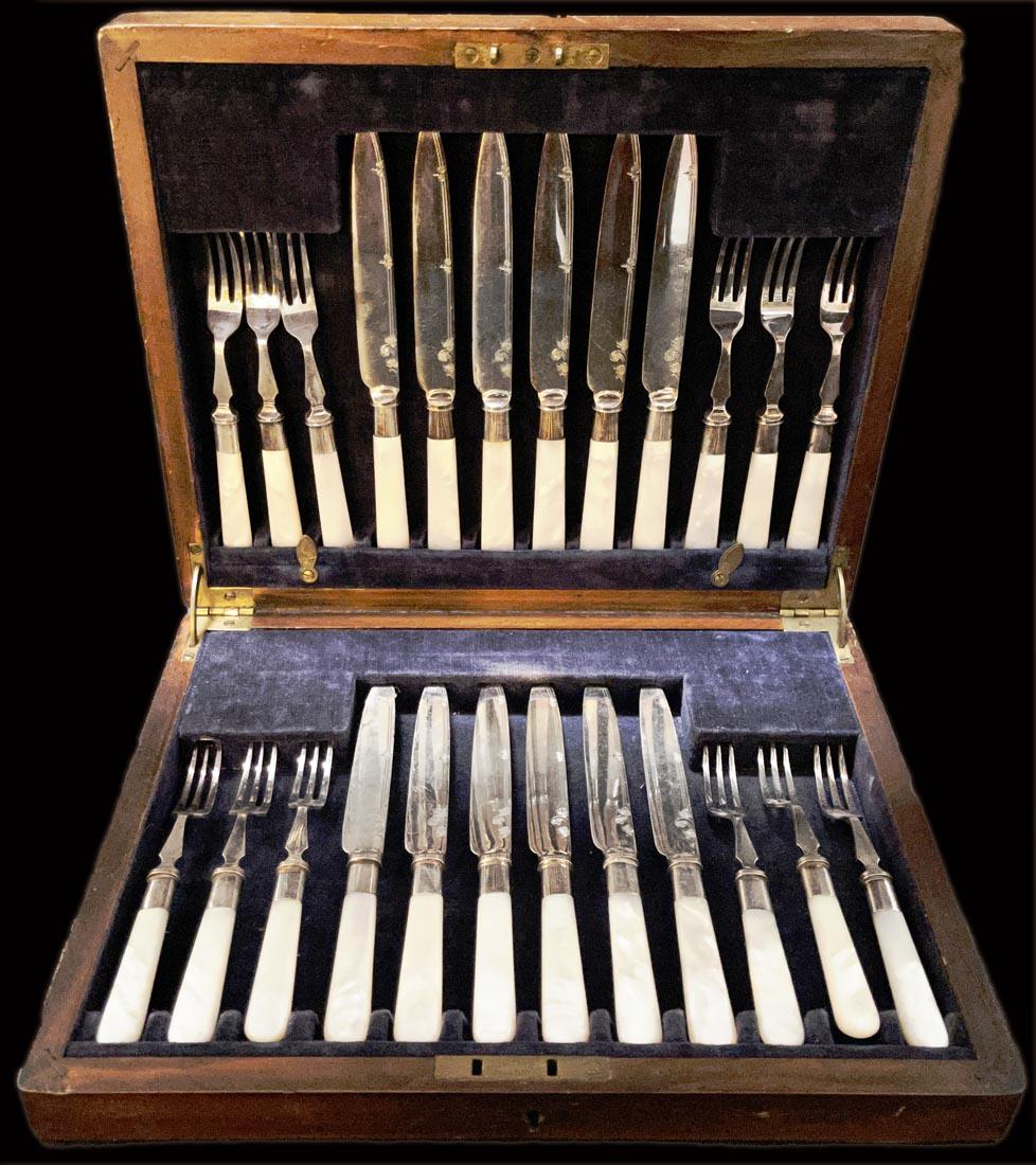A Set Of 24 British Mother Of Pearl Handled Flatware, Hallmarked & Boxed (1 of 6)