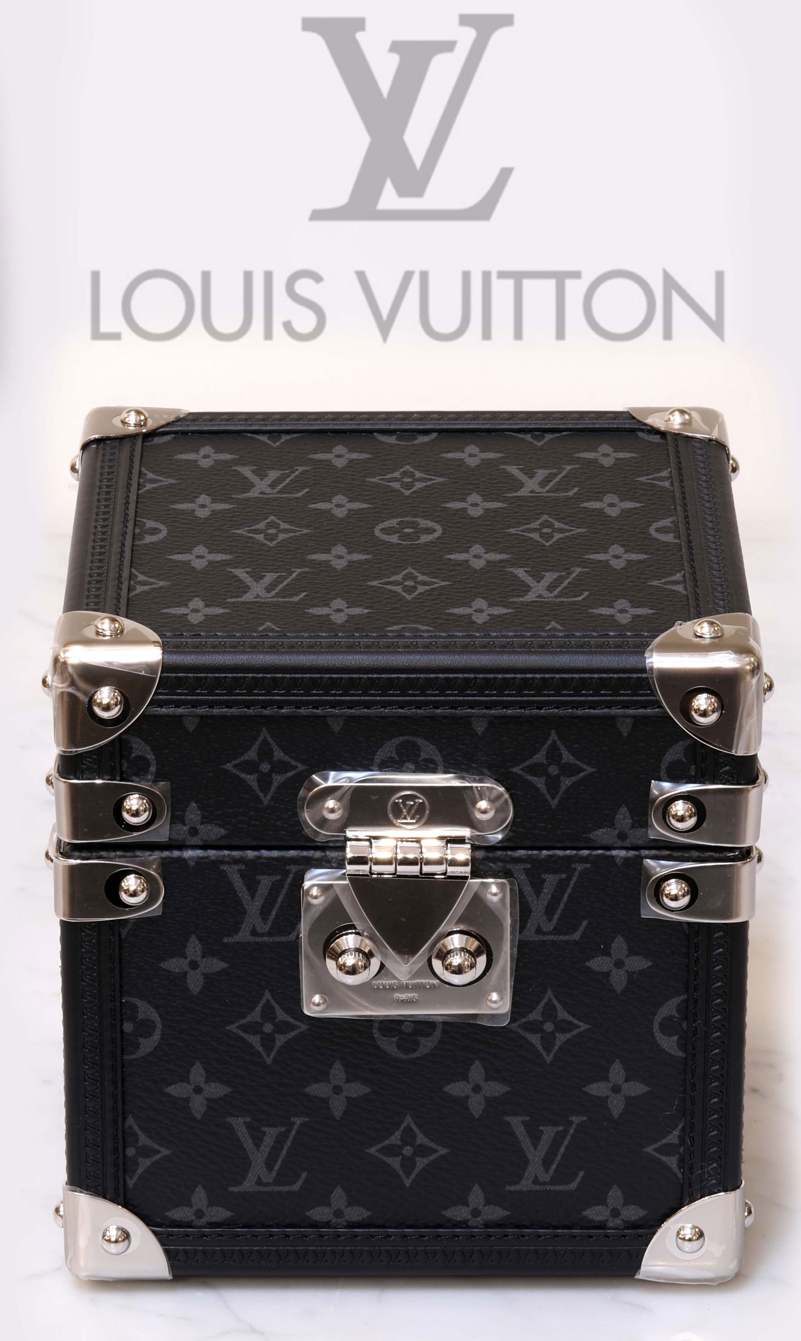 A Louis Vuitton TRUNK TABLE CLOCK - 2