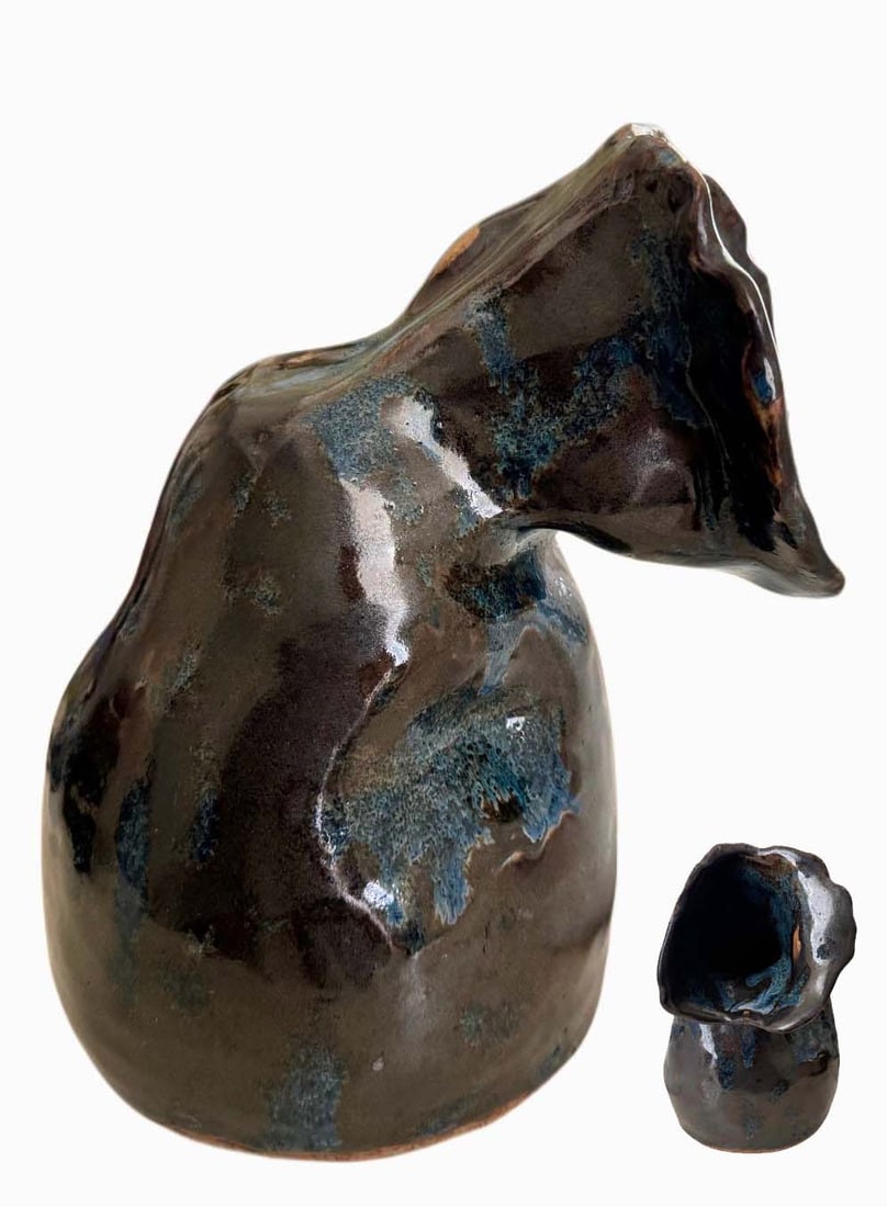 A Contemporary Modern Art Handcrafted Ceramic Vase: A Contemporary Modern Art Handcrafted Ceramic Vase. H 8.5" x W 6"