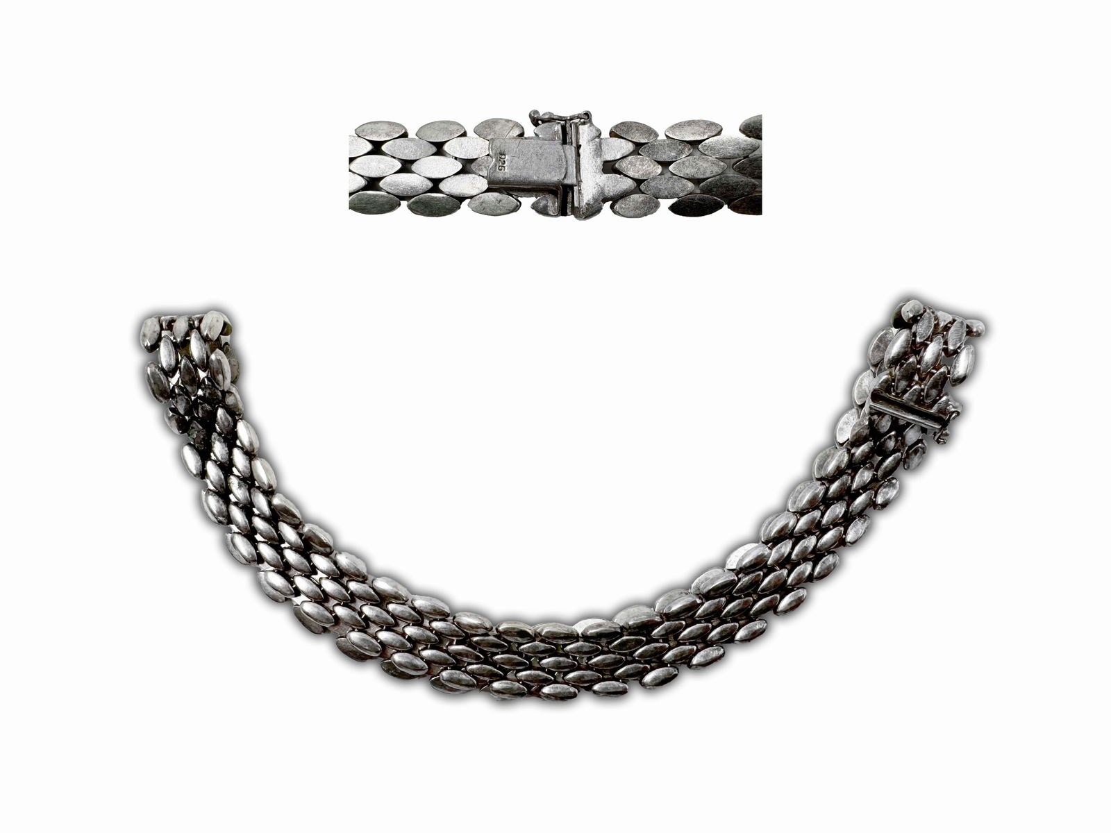 A Fine Sterling Silver 925 Necklace: A Sterling Silver 925 Necklace, L 17" x W 0.5", Weight: 52 Grams