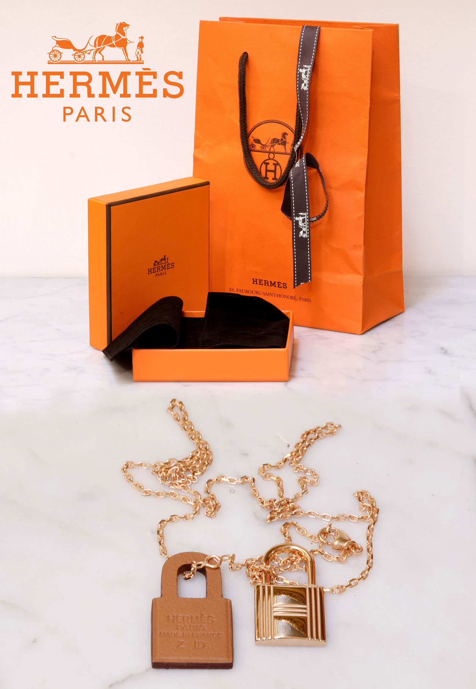 A HERMES X RE L'AMOUR O'KELLY PENDANT NECKLACE: A French HERMES X RE L'AMOUR O'KELLY PENDANT NECKLACE. Chain Length: 18". Box & Velvet Dust Bag.