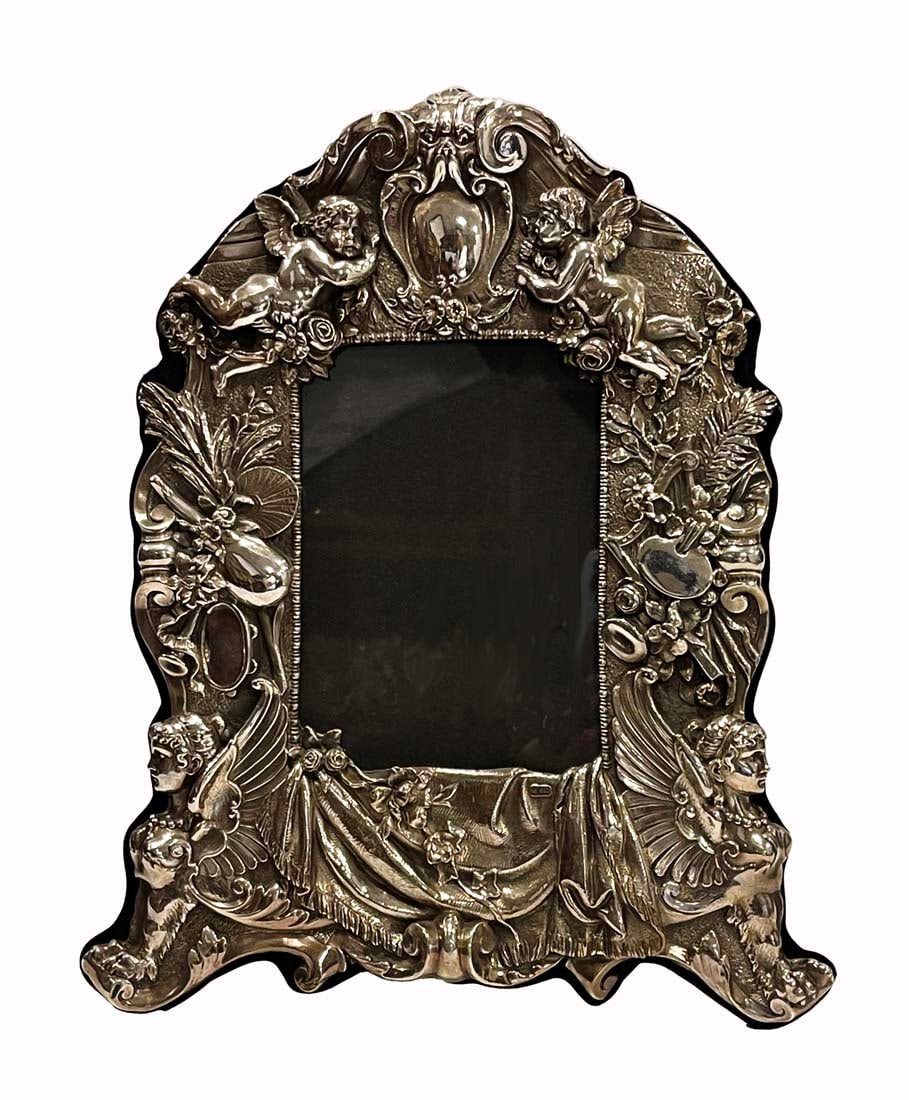 A Sterling Silver 925 Figural Frame: A Sterling Silver 925 Figural Frame. Frame: H 12" x 8.5", Canvas: 4" x 6"