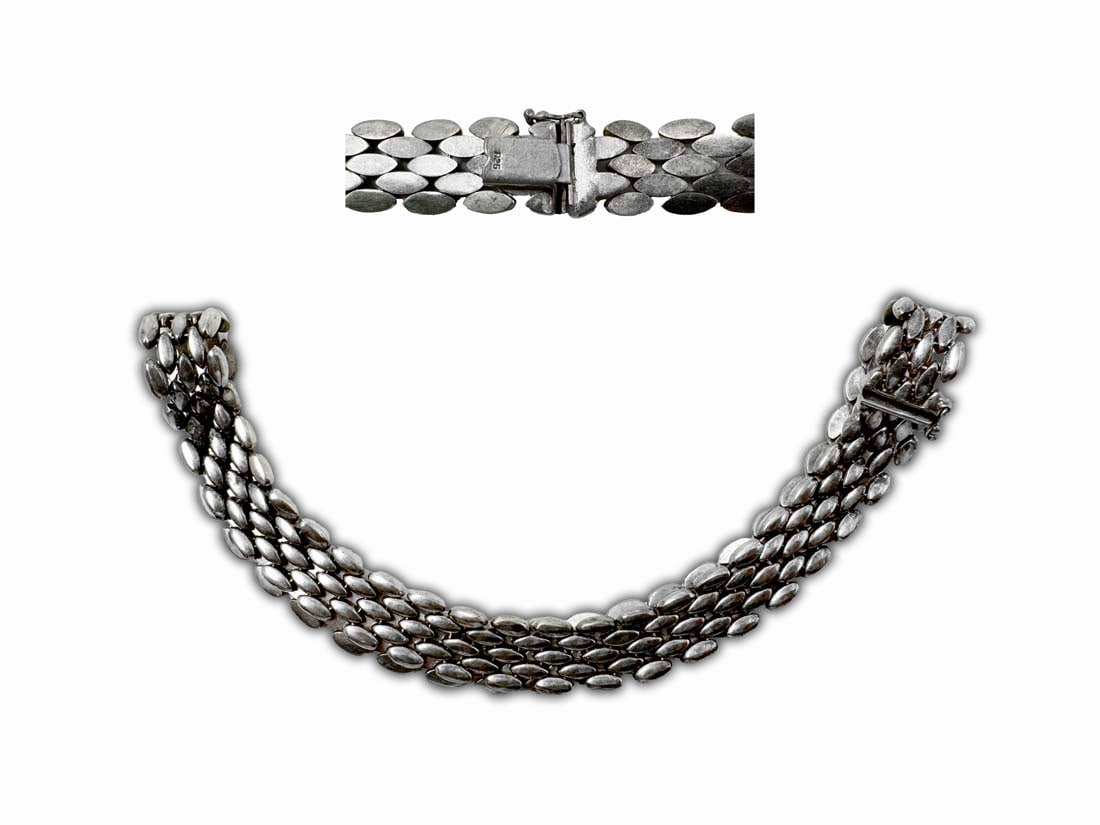 A Fine Sterling Silver 925 Necklace: A Sterling Silver 925 Necklace, L 17" x W 0.5", Weight: 52 Grams