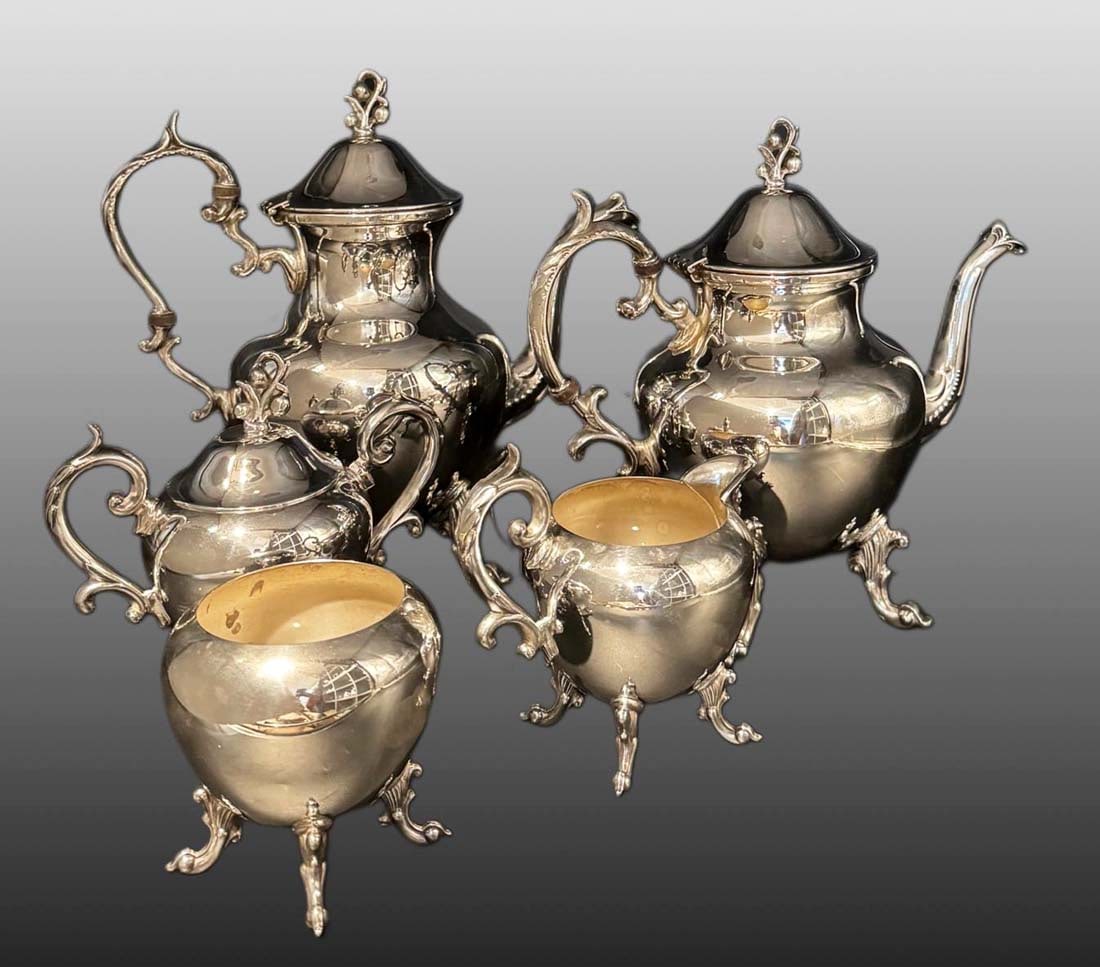A Vintage Set of 5 Pieces Silver-Plated Tea/Coffee: A Vintage Set of 5 Pieces Silver-Plated Tea/Coffee. tallest item: H 11"