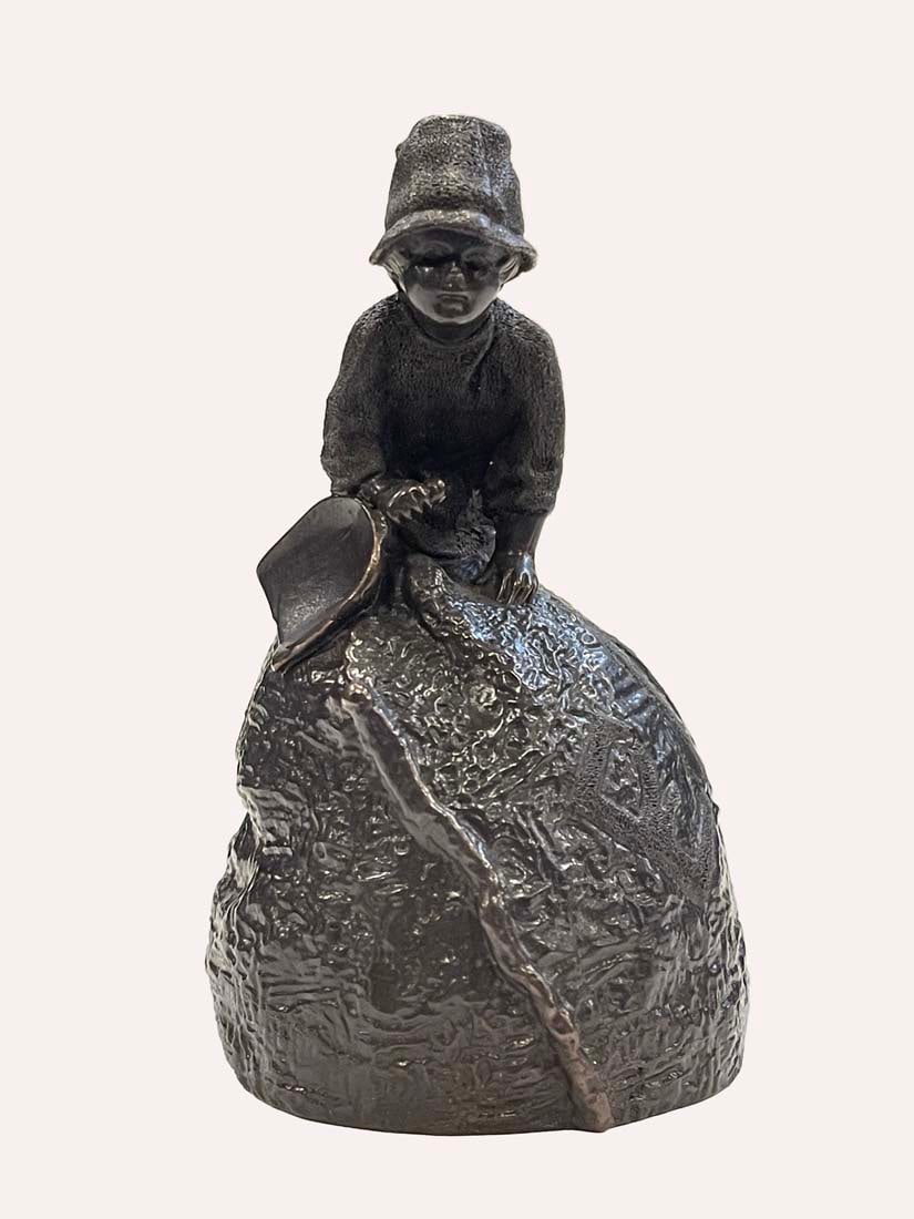 A Russian Bronze sculpted Table Bell, Signed - 5