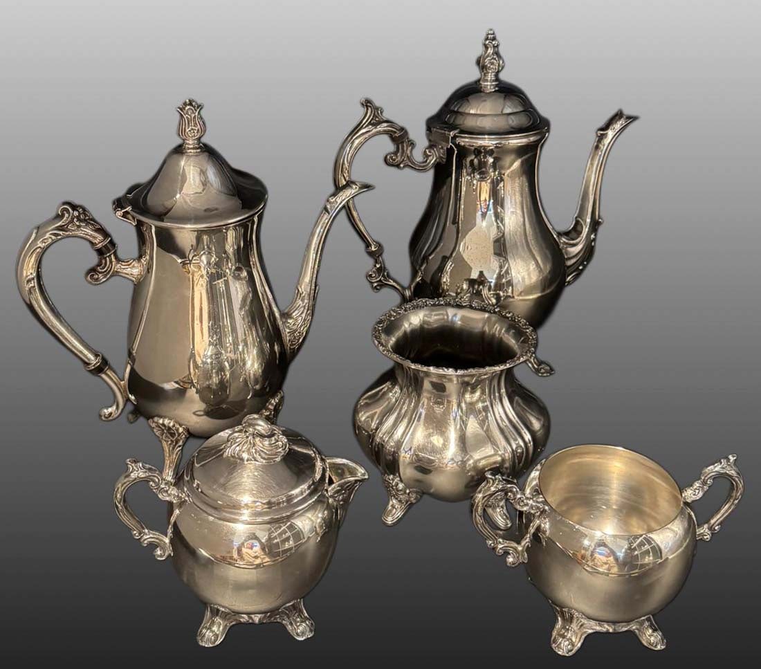 A Vintage Set of 5 Pieces Silver-Plated Tea/Coffee: A Vintage Set of 5 Pieces Silver-Plated Tea/Coffee. tallest item: H 11"