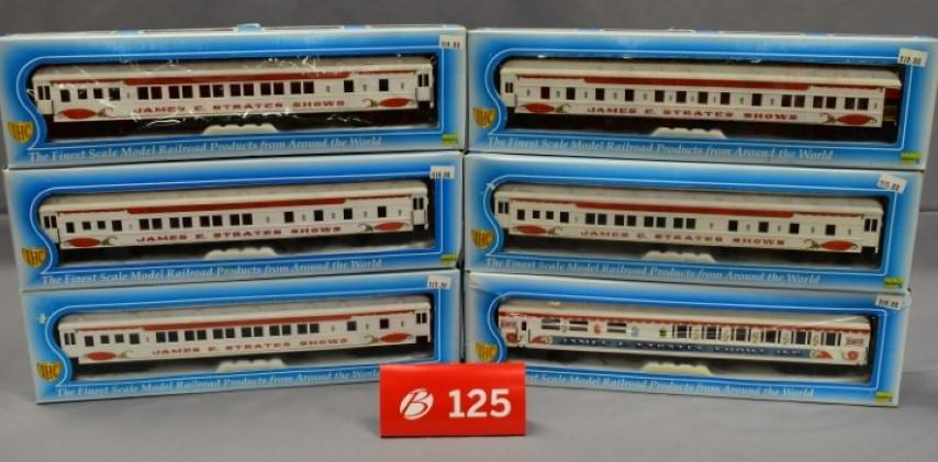 IHC James E Strates Shows Circus HO Passenger Cars (1 of 2)