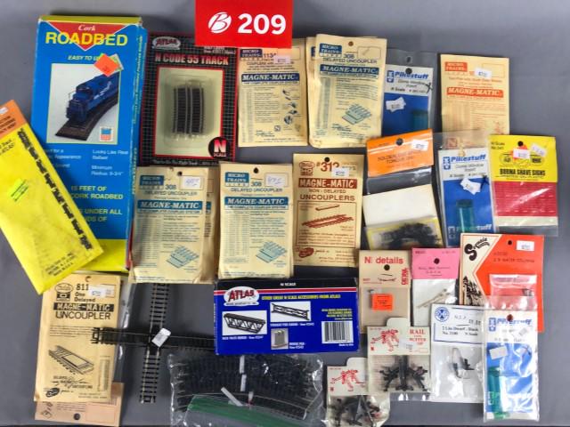 N-Scale Micro-Train Accessories, Track with Road Bed (1 of 2)