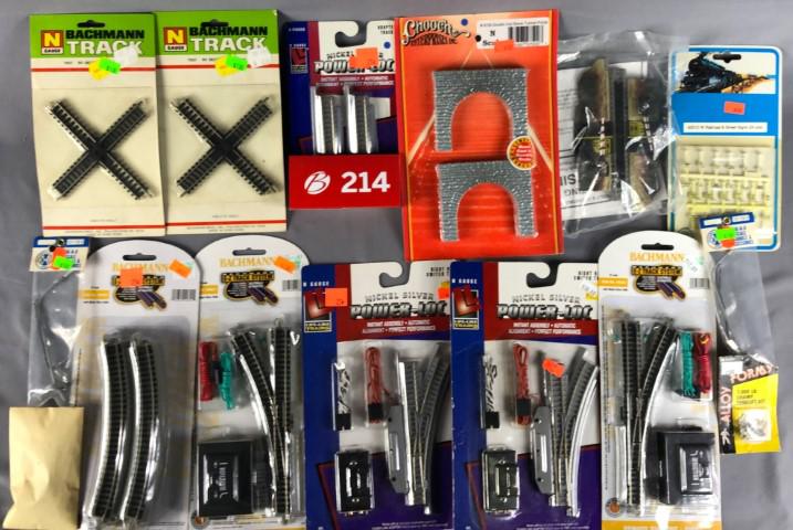 N-Scale Powered Switches and Accessories (1 of 1)