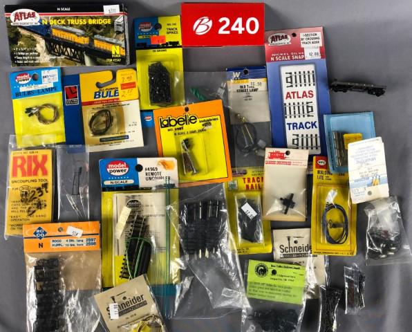 N-Scale Assortment of Accessories (1 of 1)