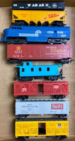 HO cars/engine lot of 8 (1 of 1)