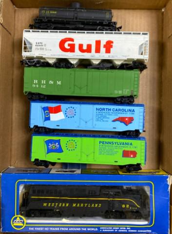 HO cars/engine lot of 6 (1 of 1)