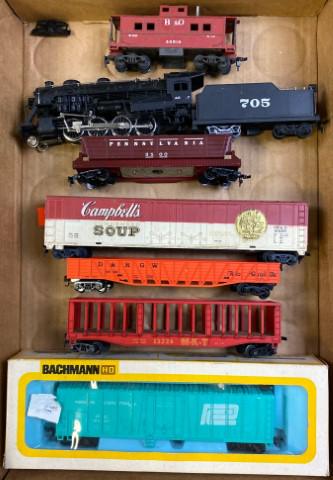 HO cars/engine lot of 7 (1 of 2)