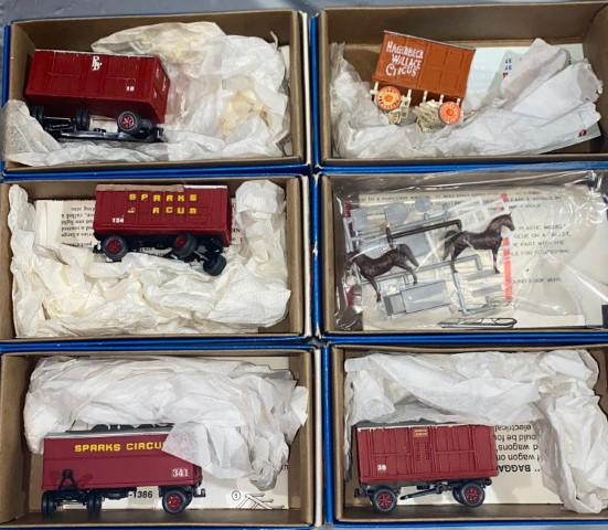 6 HO American Circus Series Accessories (1 of 2)