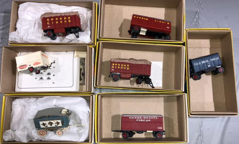 7 HO The Great Circus Train Accessories (1 of 2)