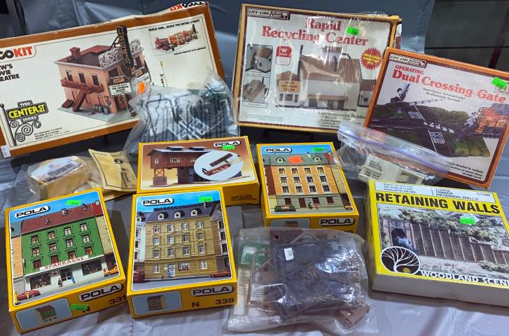Multiple N-Gauge, HO Buildings -POLA, Life Like, Others (1 of 7)