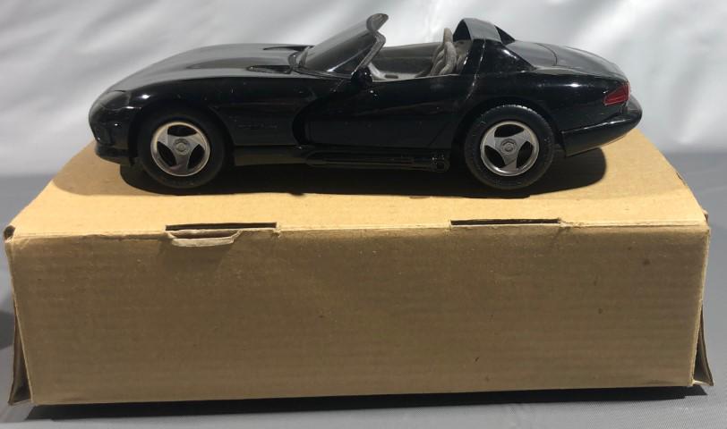 AMT ERTL Dodge Viper, Leyland Bus 1984: AMT ERTL Dodge Viper, Leyland Bus 1984* AMT/ERTL - 1993 Dodge Viper RT/10 1/25 Promo 6128 Model Car - Black* With The Compliments of Leyland Bus Washington DC 1984