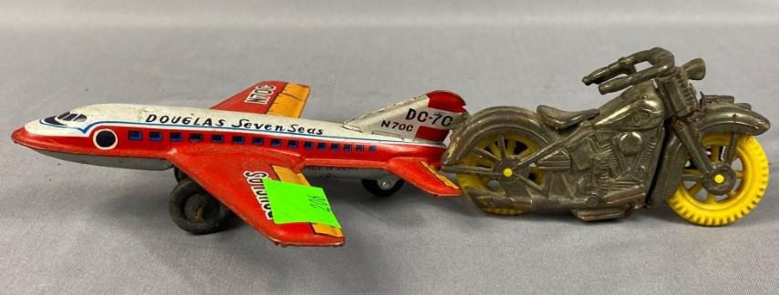 Vintage model toys (1 of 3)