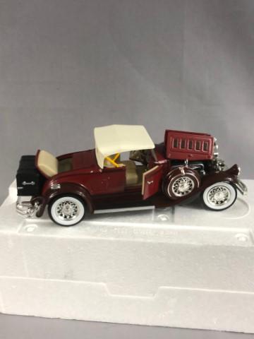 Diecast 1930 Pierce-Arrow Model B (1 of 6)