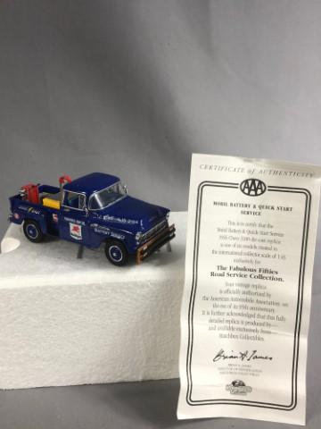 Diecast 1956 Chevy 3100 Mobil service truck (1 of 7)