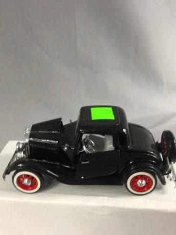 1932 Ford 3-window coupe (1 of 5)