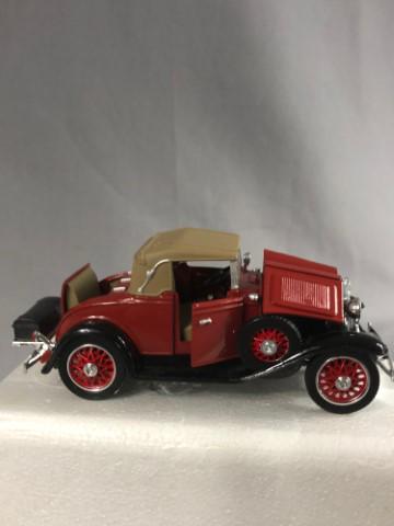 Diecast 1931 Chevrolet Sports Cabriolet (1 of 5)