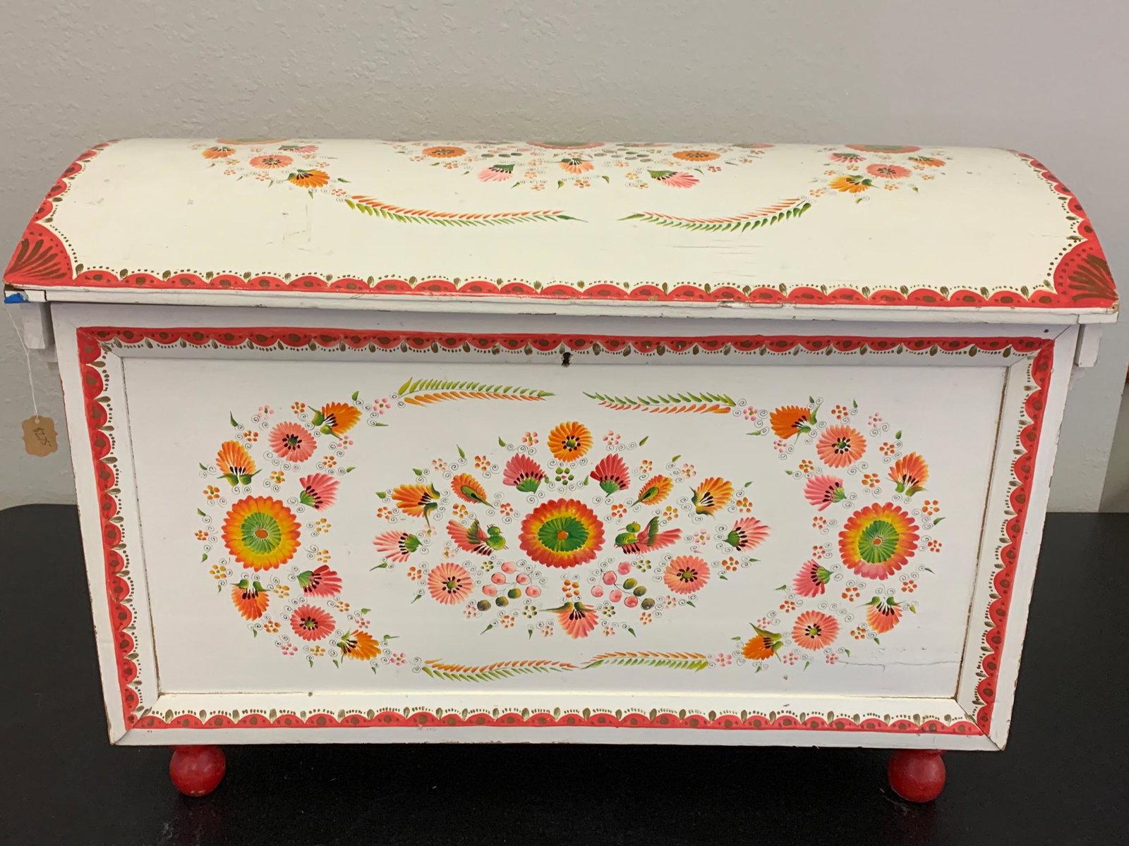 Handpainted Colorful Trunk: Handpainted Colorful Trunk