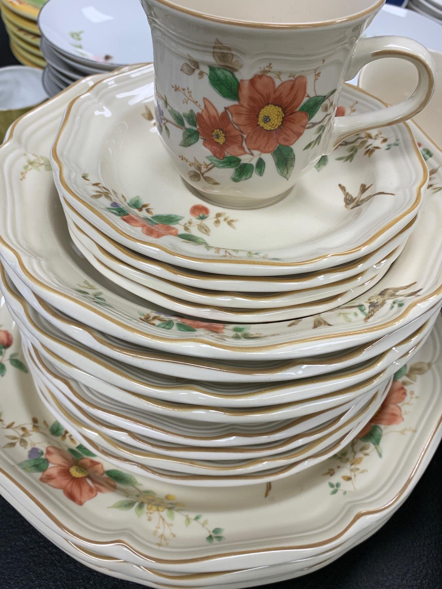 Mikasa Heritage Capistrano Dishes Set (Service for Four): Mikasa Heritage Capistrano Dishes Set (Service for Four)