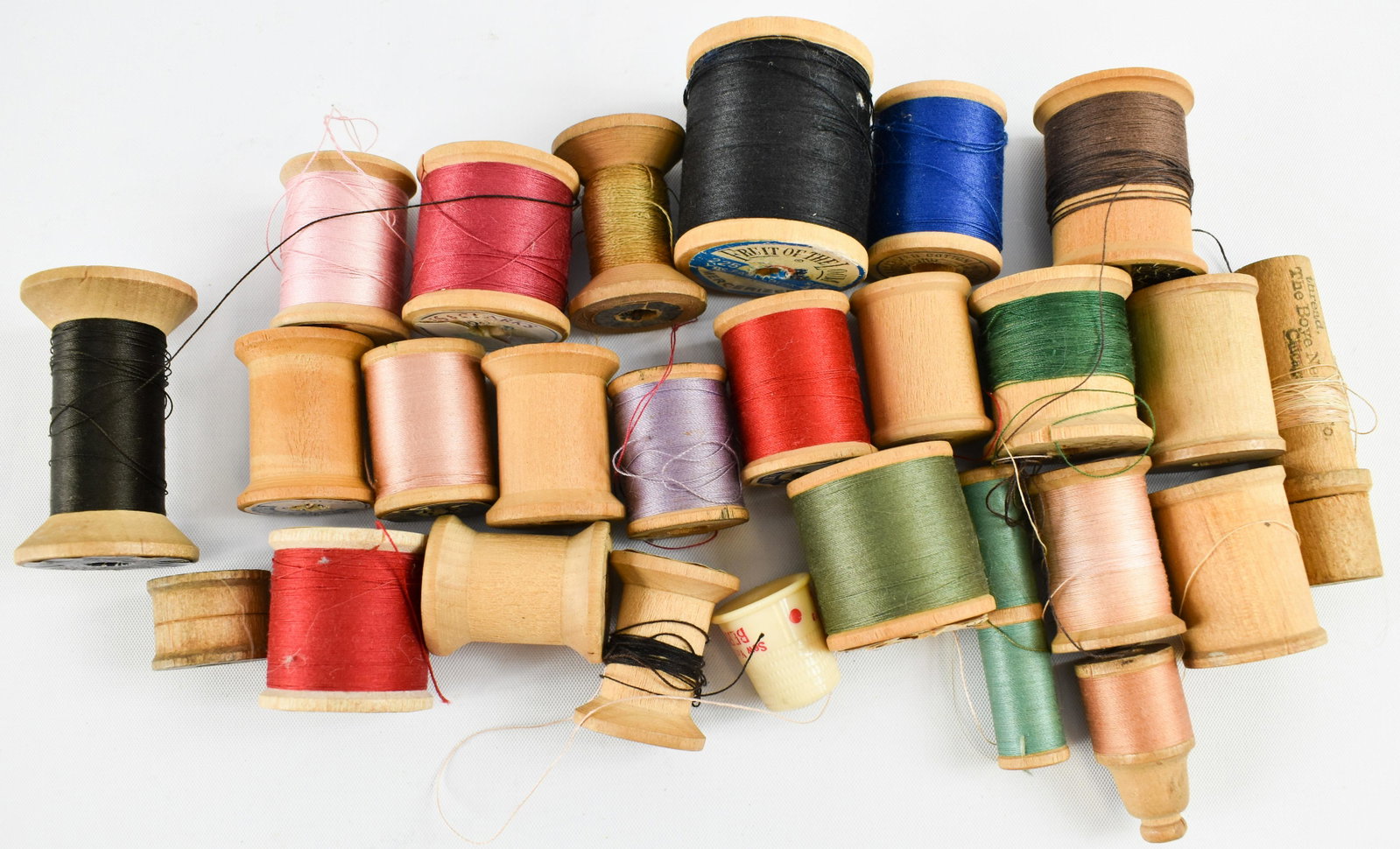 Vintage Wooden Thread Spools: Vintage Wooden Thread Spools