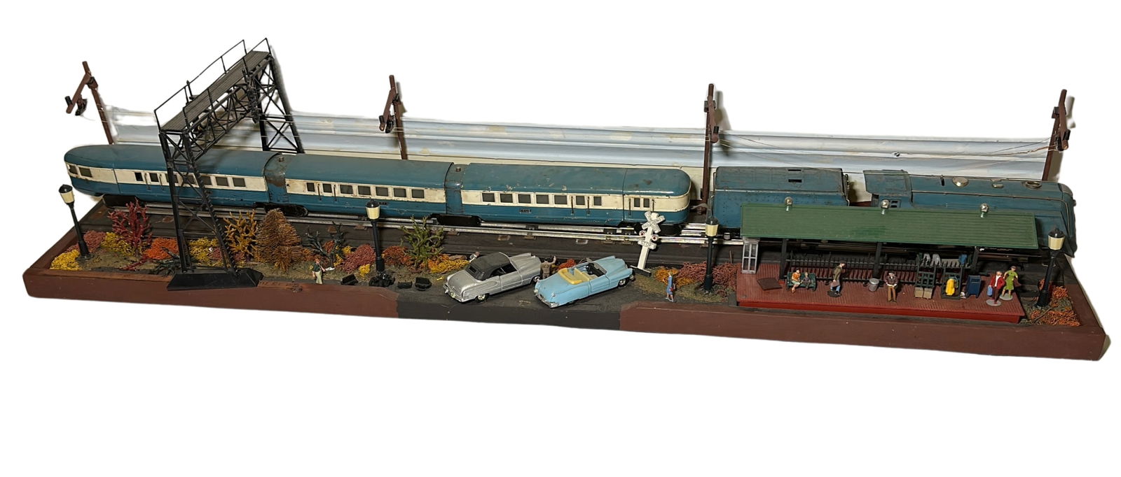 Lionel Blue Streak Engine Streamline Cars 265-E Display (1 of 6)