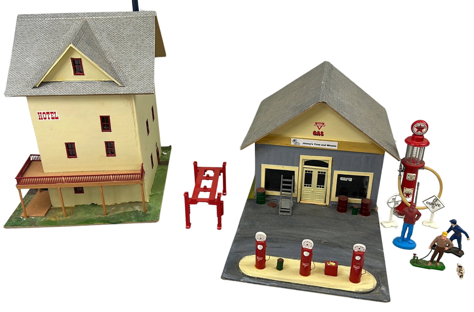 Model Buildings Stella's Hotel Texaco Service Station: Handmade Assembled Painted Model Buildings Stella's Hotel Texaco Service Station